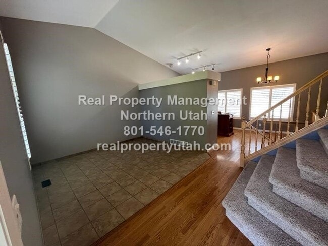 1472 N 350 E in Layton, UT - Foto de edificio - Building Photo