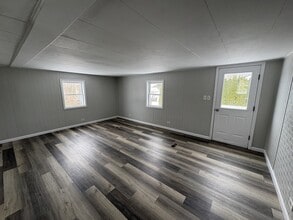 401 1st St in Holland, IN - Building Photo - Building Photo