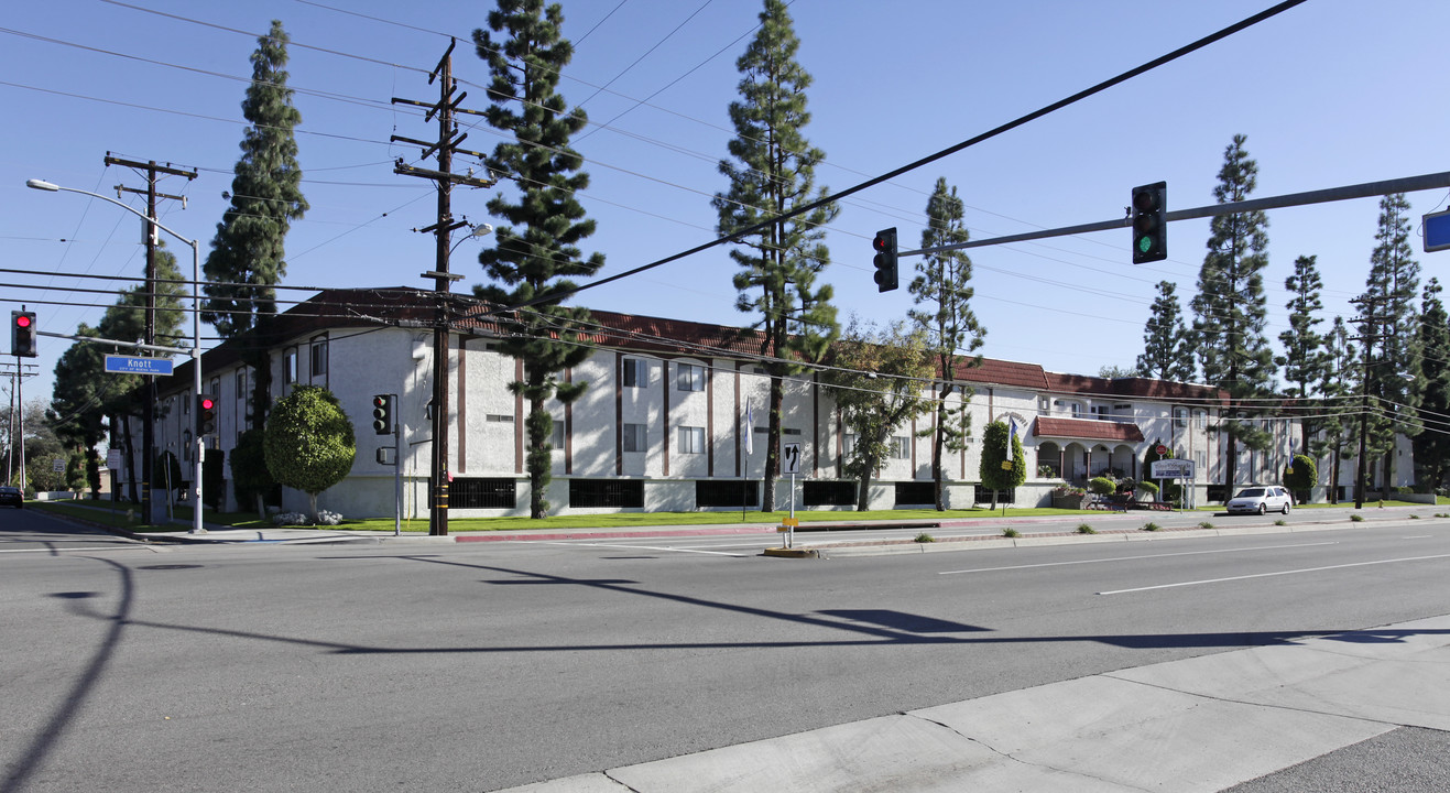 Casa De Granada in Buena Park, CA - Building Photo