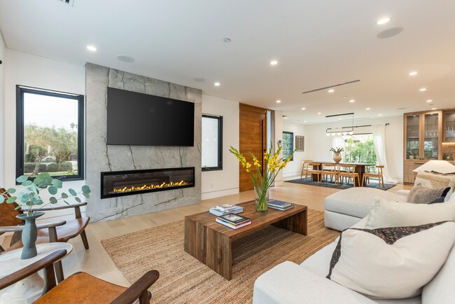 1161 Stearns Dr in Los Angeles, CA - Building Photo - Building Photo