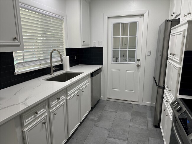 2003 Stonecrest Dr in Houston, TX - Building Photo - Building Photo