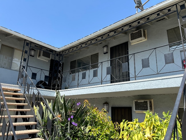 224 W Palm Ave in Monrovia, CA - Building Photo - Building Photo