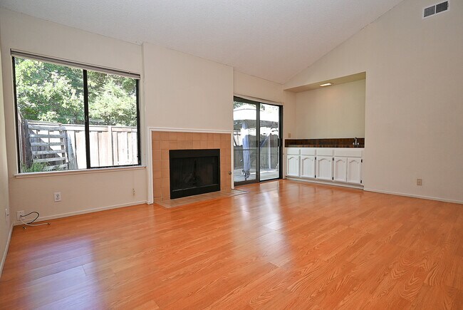 200 Powhattan Ct, Unit Crow Canyon Heights in Danville, CA - Foto de edificio - Building Photo