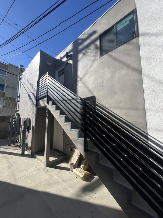 847 N Ridgewood Pl in Los Angeles, CA - Building Photo