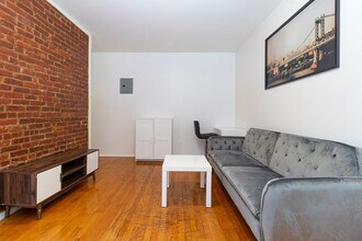 236e E 95th St in New York, NY - Building Photo - Building Photo