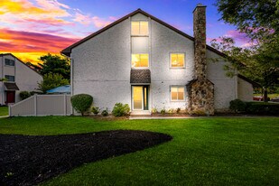 99 Thoreau Dr in Plainsboro, NJ - Building Photo