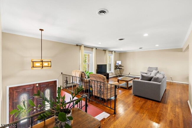 200 Shunpike Rd in Springfield, NJ - Building Photo - Building Photo