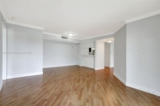 10755 SW 108th Ave in Miami, FL - Building Photo - Building Photo