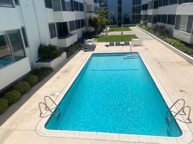 8701 Delgany Ave, Unit 215 in Playa Del Rey, CA - Building Photo - Building Photo