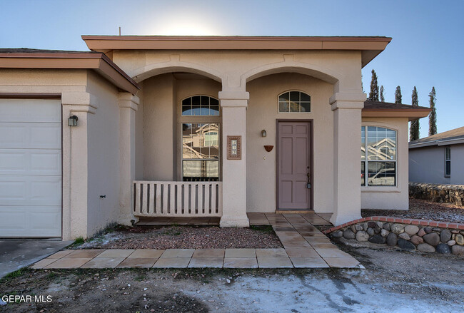 233 Lago Claro Dr in Horizon City, TX - Foto de edificio - Building Photo