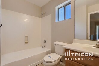 7713 S 47th Ln in Phoenix, AZ - Building Photo - Building Photo