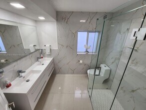 962 E 32nd St in Hialeah, FL - Building Photo - Building Photo