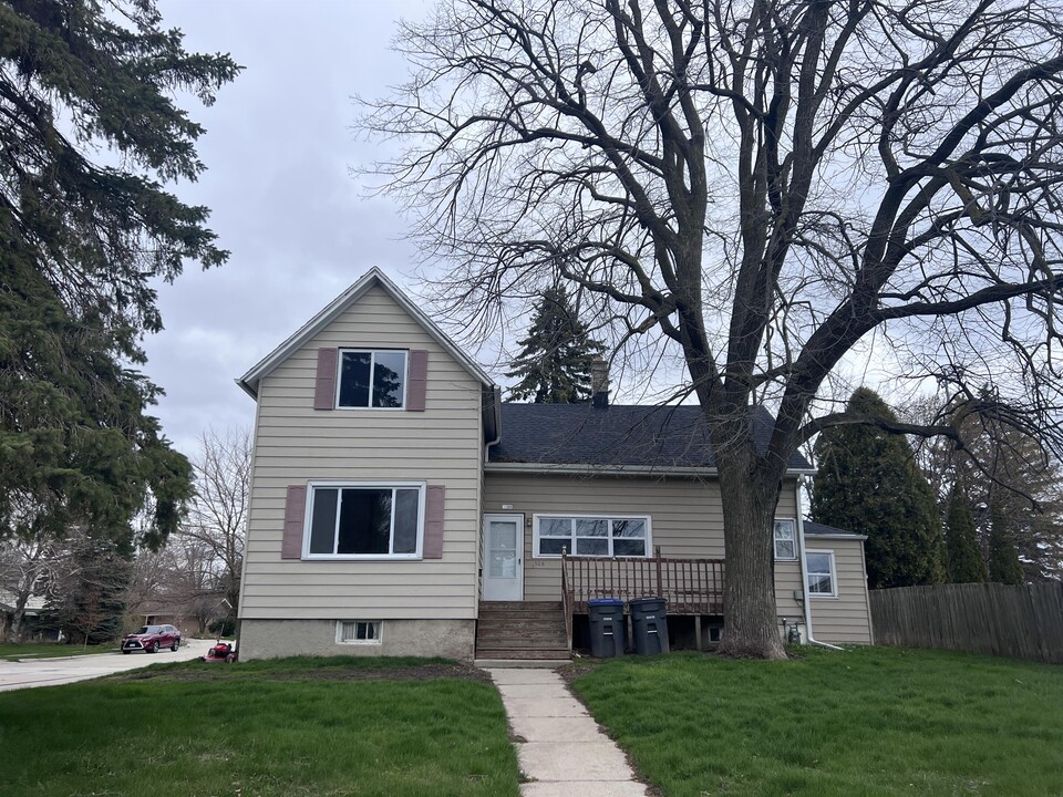 1508 Washington Ave in Sheboygan, WI - Foto de edificio