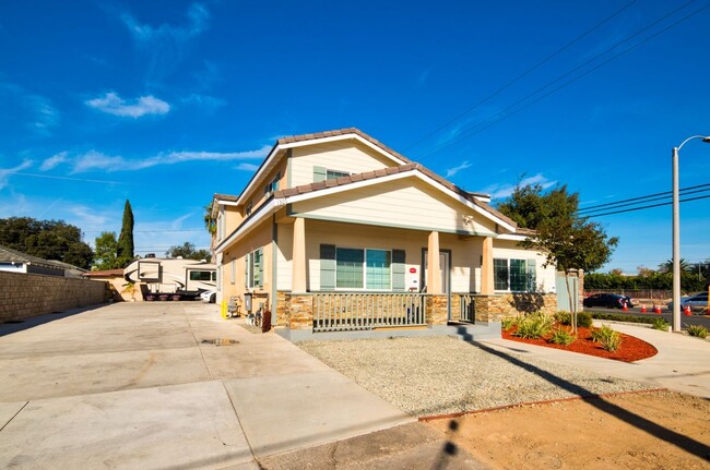 property at 1307 W 9th St