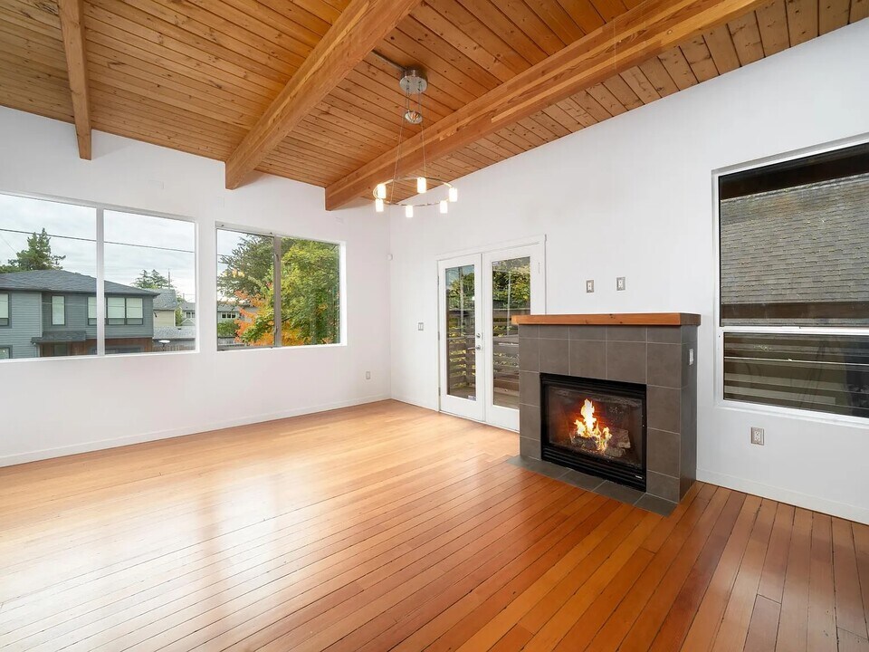 38 NE Going St in Portland, OR - Building Photo