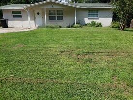 21377 Campbell Dr in Brooksville, FL - Building Photo