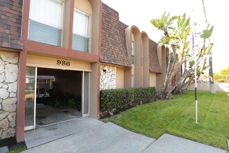 Camelot Apartments in Chula Vista, CA - Building Photo - Building Photo