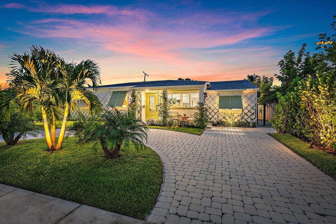 330 Macy St in West Palm Beach, FL - Building Photo