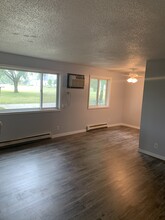 411 Main St, Unit A in Scotland, SD - Building Photo - Building Photo