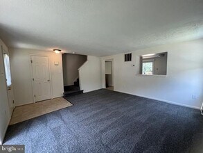 8826 Chesapeake Lighthouse Dr in North Beach, MD - Building Photo - Building Photo