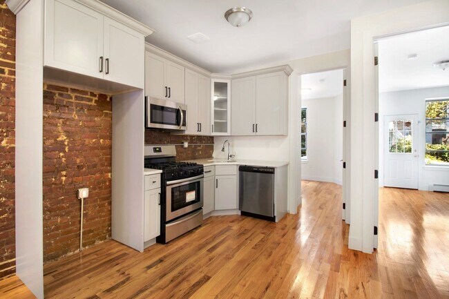 352 Bradford St in Brooklyn, NY - Building Photo - Building Photo