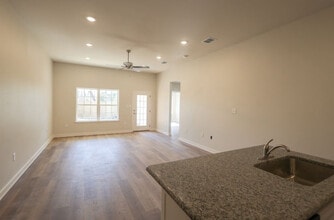 8445 Garrett Dr in Tyler, TX - Building Photo - Building Photo