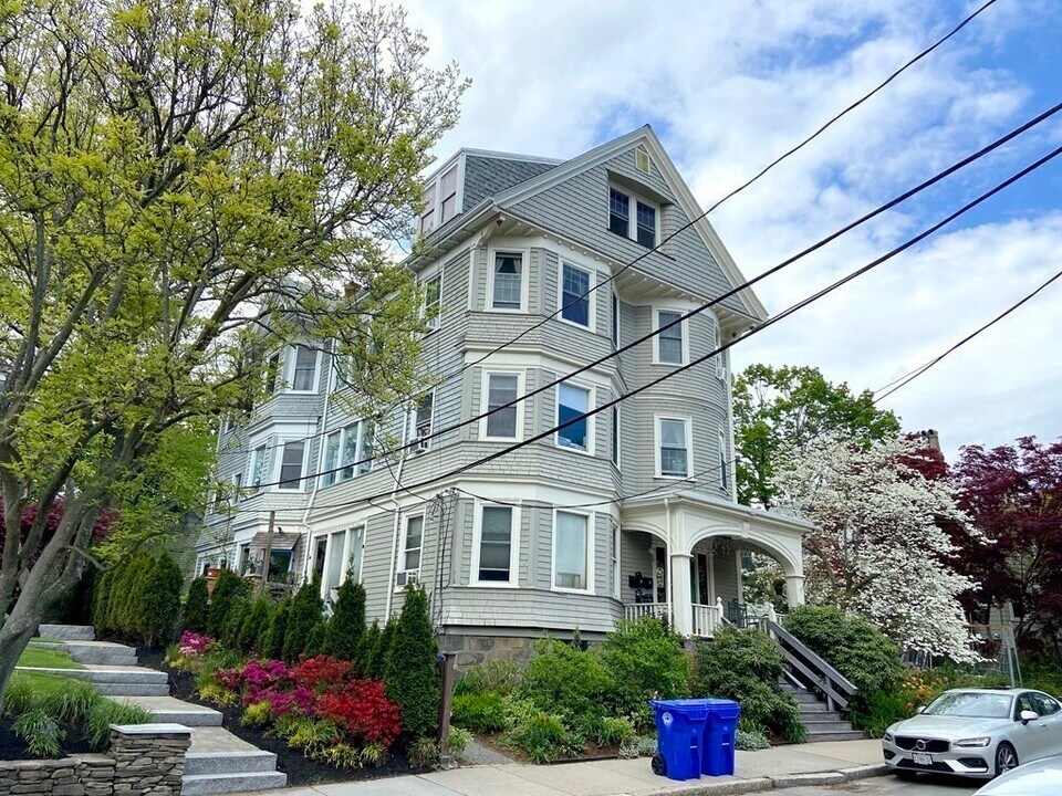 70 Perry St-Unit -2 in Brookline, MA - Building Photo