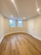 7 Kenney St, Unit 1 in Boston, MA - Foto de edificio - Building Photo