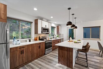 6737 25th Ave SW in Seattle, WA - Building Photo - Building Photo