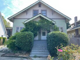 114 Wells Ave S in Renton, WA - Building Photo