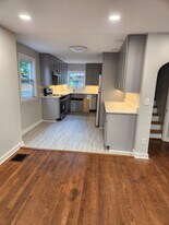 905 Benton Ave in Pittsburgh, PA - Building Photo