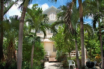 Solares Hill in Key West, FL - Building Photo