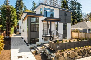 108 6th St South in Kirkland, WA - Building Photo