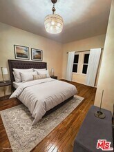 340 N Oakhurst Dr in Beverly Hills, CA - Building Photo - Building Photo