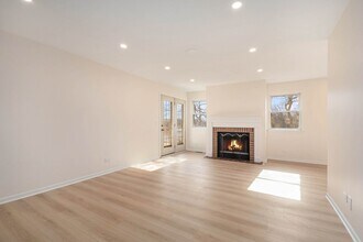 120 Stirling Ln in Schaumburg, IL - Building Photo - Building Photo