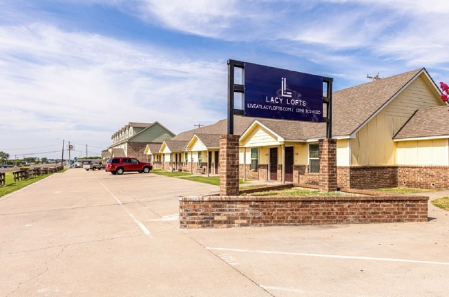 Lacy Terrace in Lacy Lakeview, TX - Foto de edificio - Building Photo