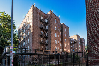 Wemberly Gardens in Jackson Heights, NY - Building Photo - Building Photo