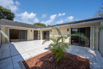 8007 Ambach Way, Unit 2 in Hypoluxo, FL - Building Photo - Building Photo