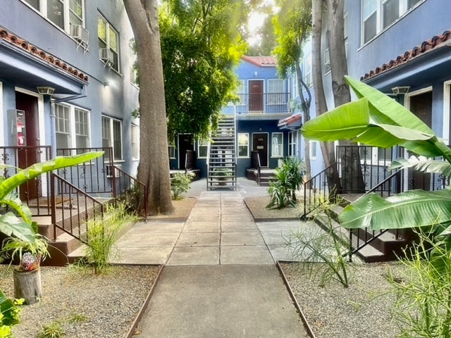 530 N San Vicente Blvd