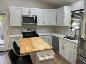 745 Torrey Pines Pl in Oceanside, CA - Building Photo - Building Photo