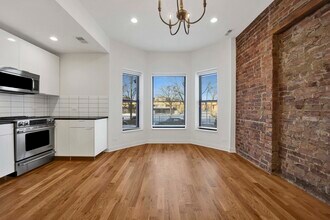 4911 S Calumet Ave in Chicago, IL - Building Photo - Building Photo