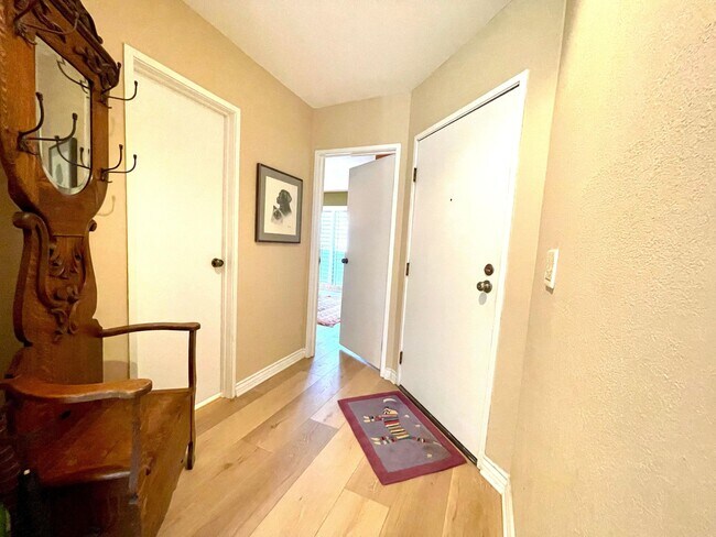 5301 E Waverly Dr in Palm Springs, CA - Building Photo - Building Photo