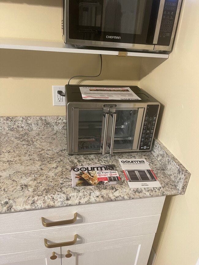 3904 Everest Ln N, Unit Basement Suite 1br in Plymouth, MN - Foto de edificio - Building Photo