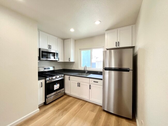 331 E 1st St, Unit 331