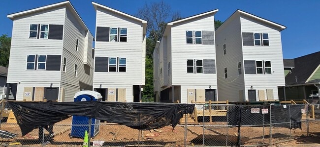 393 Elm St NW