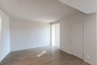 4311 Alcove Ave in Studio City, CA - Building Photo - Interior Photo