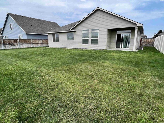 10319 W 17th Pl in Kennewick, WA - Building Photo - Building Photo