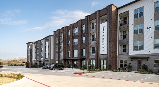 16717 Westpark Dr in Houston, TX - Building Photo - Building Photo