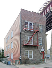 2243 27th St in Long Island City, NY - Building Photo - Primary Photo