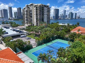 801 N Venetian Dr, Unit 201 in Miami Beach, FL - Foto de edificio - Building Photo